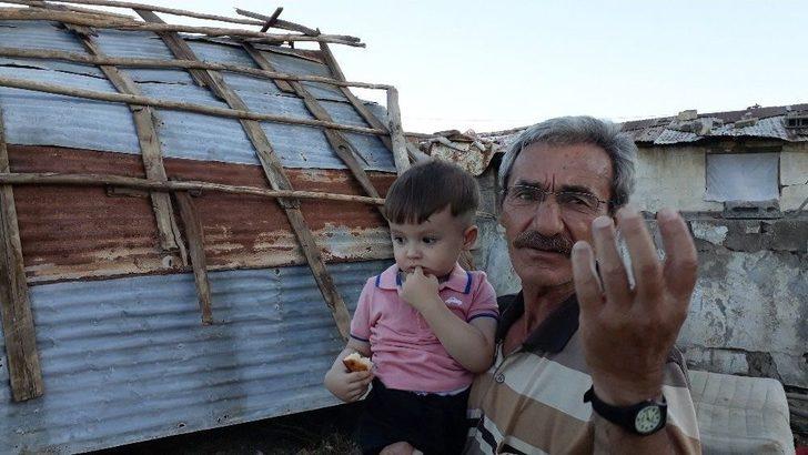 Şiddetli Rüzgar Ahırın Çatısını Uçurdu G4