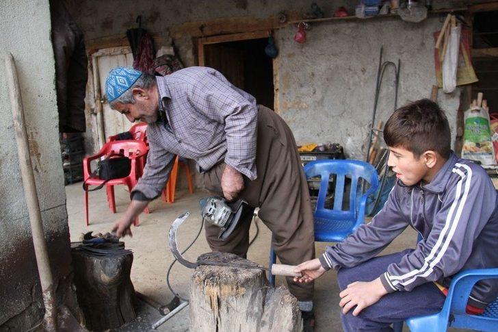 Sınırda 50 Yıldır Demir Dövüp Ekmeğini Çıkartıyor G2