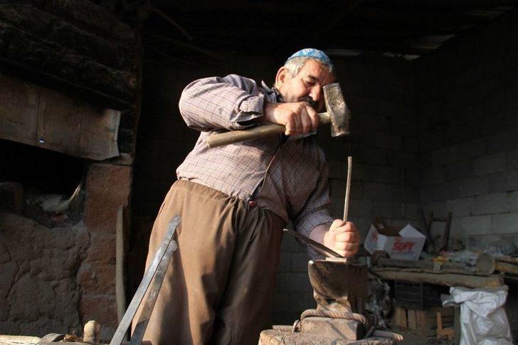 Sınırda 50 Yıldır Demir Dövüp Ekmeğini Çıkartıyor G5