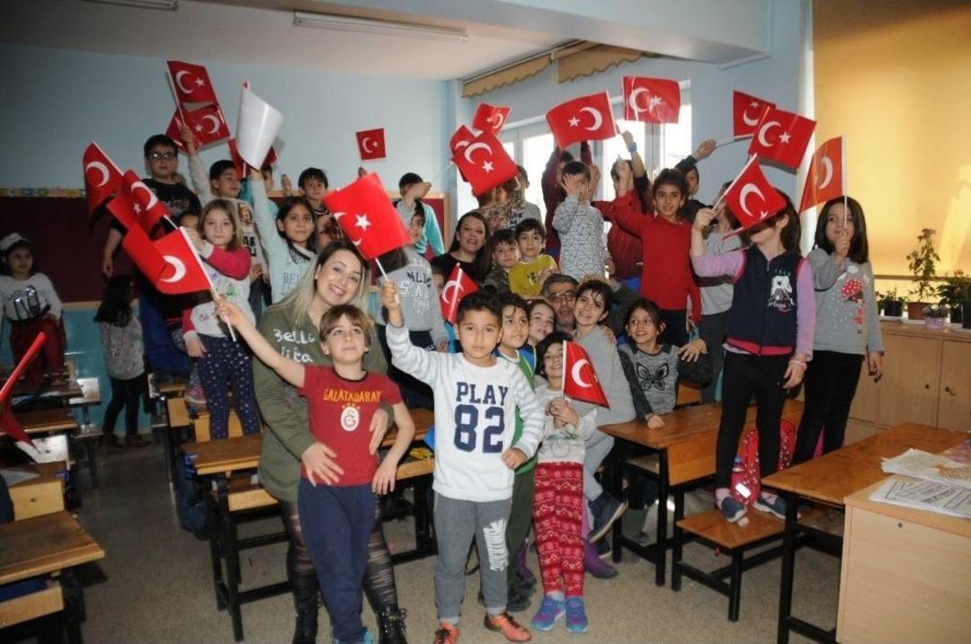 Minik &Ouml;ğrencilerden Mehmet&ccedil;iğe Resim Ve Şiir