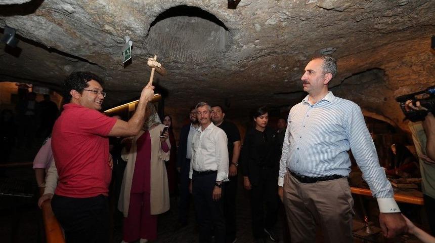 Adalet Bakanı G&uuml;l, Şahinbey Milli M&uuml;cadele M&uuml;zesini Ziyaret Etti