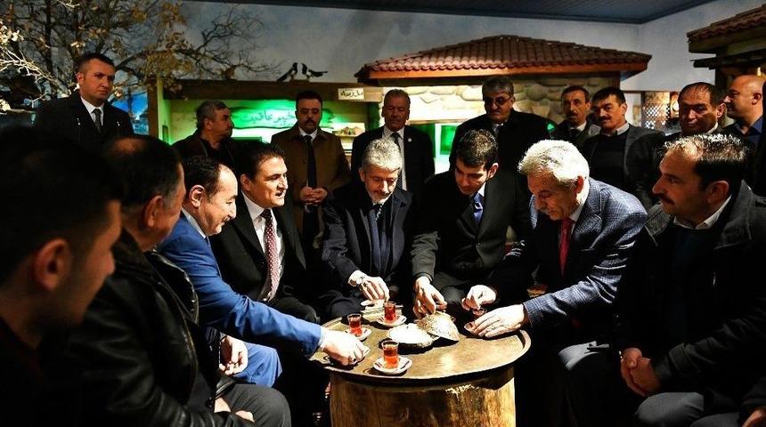 Ankara B&uuml;y&uuml;kşehir Belediye Başkanı Tuna, &Ccedil;amlıdere&rsquo;yi Ziyaret Etti