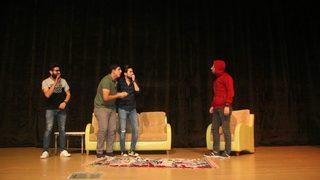 Üniversite Öğrencilerin Tiyatro Gösterisi