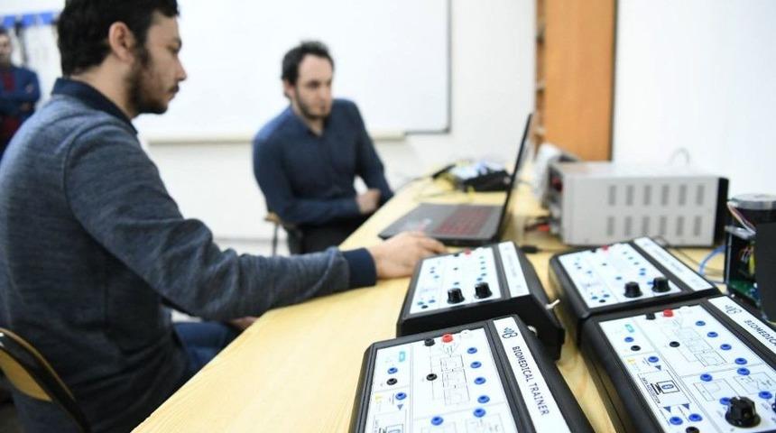 Ege &Uuml;niversitesinden Yerli Ve Milli Tıp Cihazı