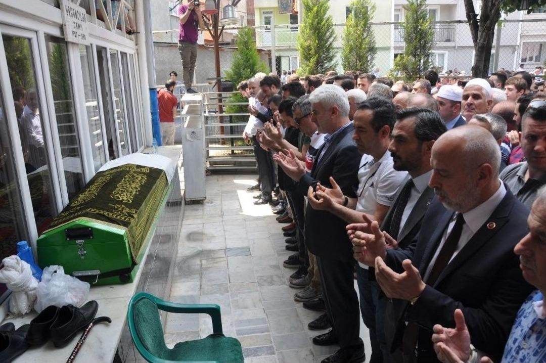 Otelde &Ouml;l&uuml; Bulunan Eski Başkan Yardımcısı Defnedildi