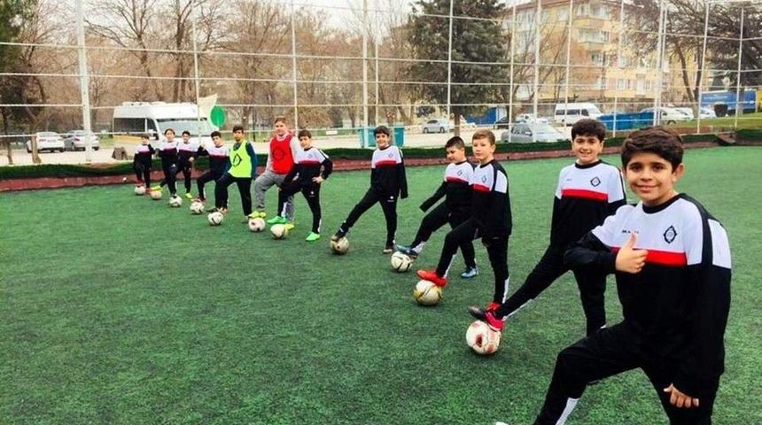 Siirt&rsquo;te Futbol Spor Okulu A&ccedil;ıldı
