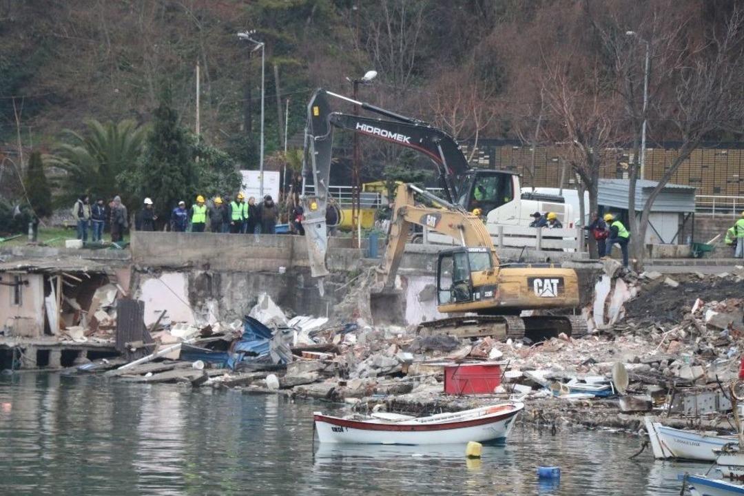 Zonguldak&rsquo;ta Kıyı Kenar &Ccedil;izgisindeki Yapıların Yıkımına Başlandı