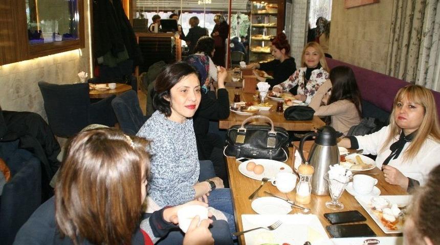 Okul Aile Birliği &Uuml;yeleri Kahvaltıda Buluştu