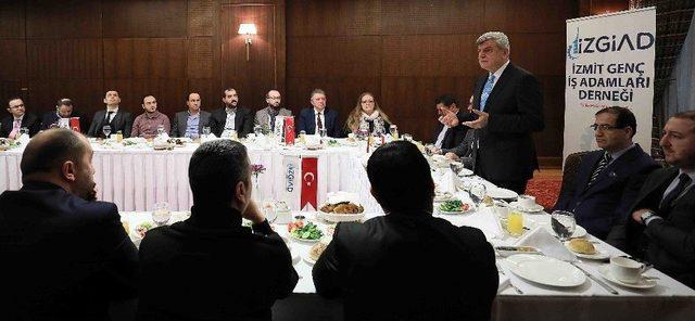 Başkan Karaosmanoğlu Sanayicilere Dünyaya Açılmalarını Önerdi