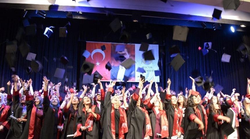 Selçuk Tıp Fakültesi Mezunlarını Uğurladı