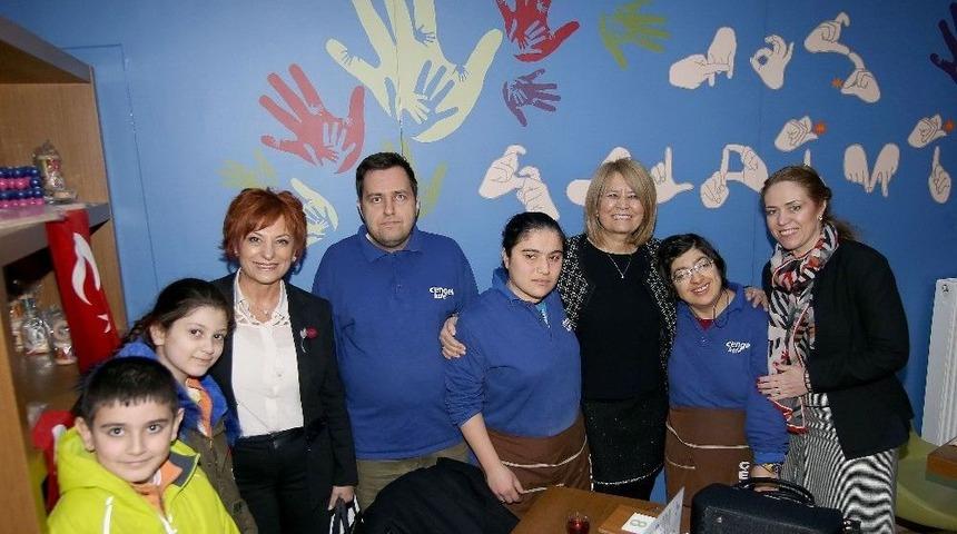 &ldquo;her Okul Bir Sandalye&rdquo; Projesi Y&uuml;zleri G&uuml;ld&uuml;rd&uuml;