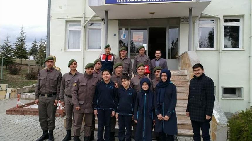 Ortaokul &Ouml;ğrencilerinden Mehmet&ccedil;iklere Moral Ziyareti