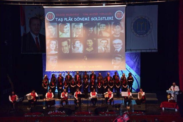 T&uuml;rk Sanat M&uuml;ziği Konserine İlgi Azdı 2