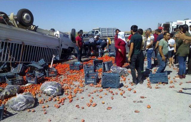 Sebze Yüklü Kamyonet Devrildi: 5 Yaralı