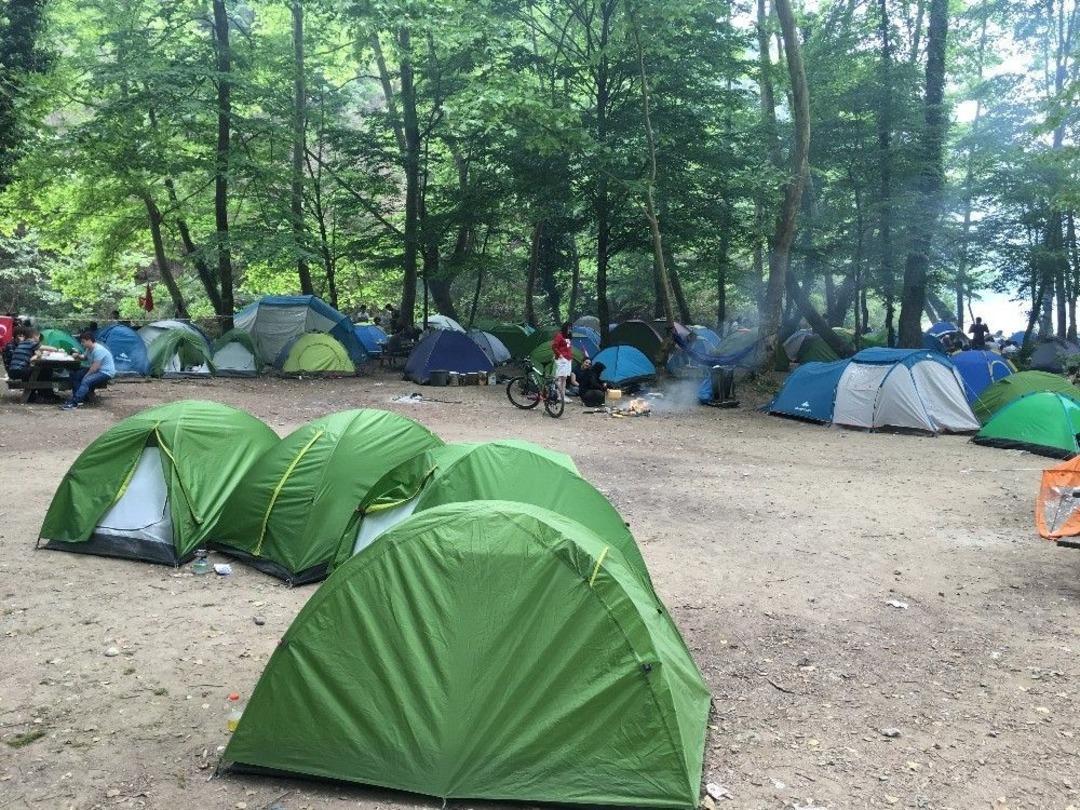 Araba &Uuml;st&uuml;ne &Ccedil;adır Kurdular