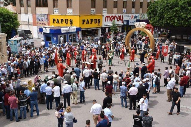 Tarsuslular Mehteran Takımının Gösterisi İle Coştu