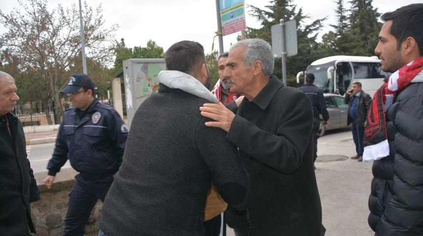 Şehit Polis Fethi Sekin&rsquo;in Babası Zeki Sekin, Elazığ Ekibini Yalnız Bırakmadı