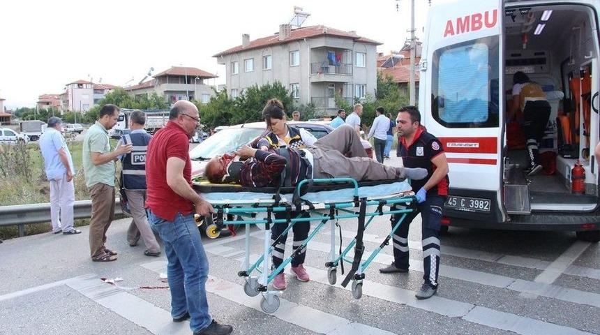 Yolun Karşısına Ge&ccedil;mek İsteyen Yayaya Motosiklet &Ccedil;arptı