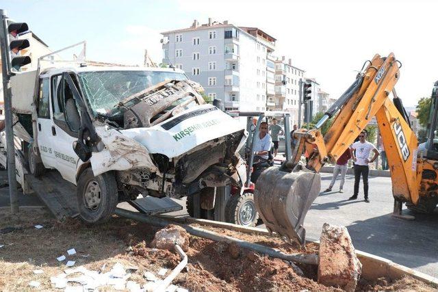 Kırşehir’de Trafik Kazası: 2 Yaralı