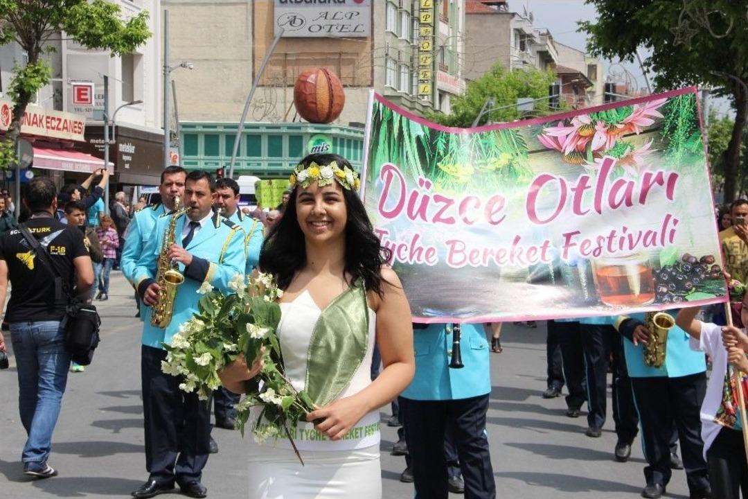 "d&uuml;zce Otları Tyche Bereket Festivali" Renkli G&ouml;r&uuml;nt&uuml;lere Sahne Oldu
