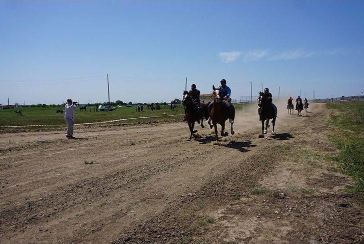 7. Geleneksel At Yarışının Birincisi “türbe” G1