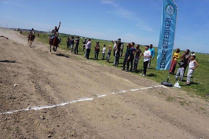 7. Geleneksel At Yarışının Birincisi “türbe” G2