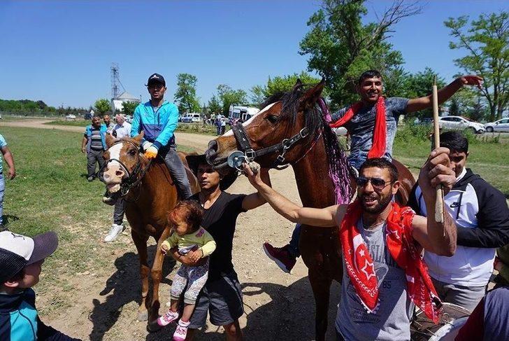 7. Geleneksel At Yarışının Birincisi “türbe” G3