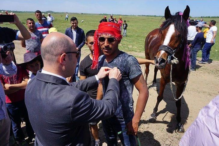 7. Geleneksel At Yarışının Birincisi “türbe” G4