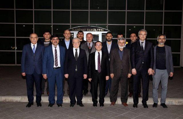 Rekt&ouml;r Kızılay İlahiyat Fak&uuml;ltesini Ziyaret Etti 1