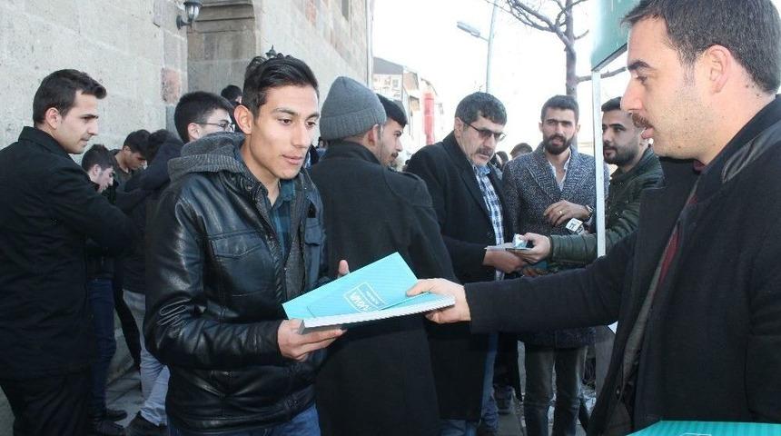 T&uuml;gva G&ouml;n&uuml;lleri Fethetti