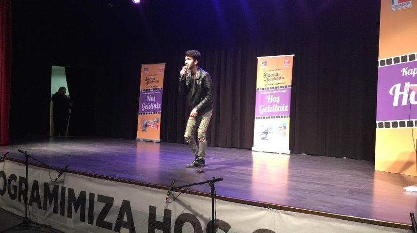 Çekmeköy’de Sinema Akademisi’nin 81 Yaşındaki Oyuncusundan Büyük Performans