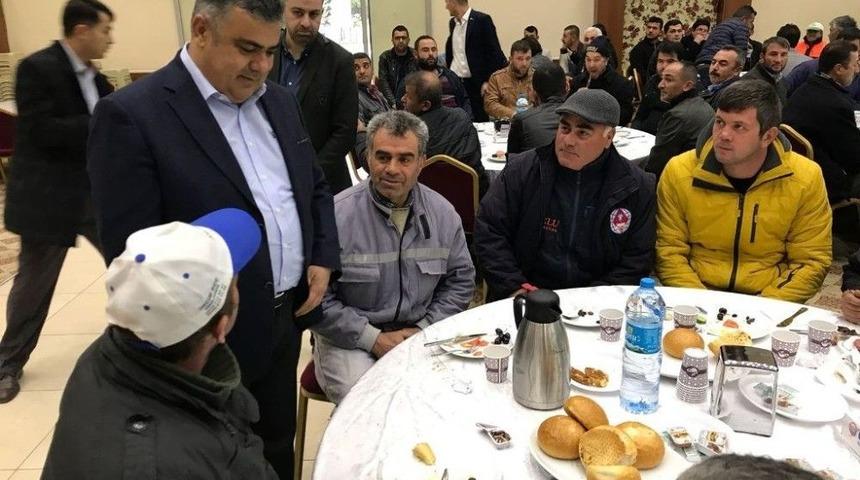 Başkan &Ouml;zg&uuml;ven Taşeron İş&ccedil;ilerle Bir Araya Geldi