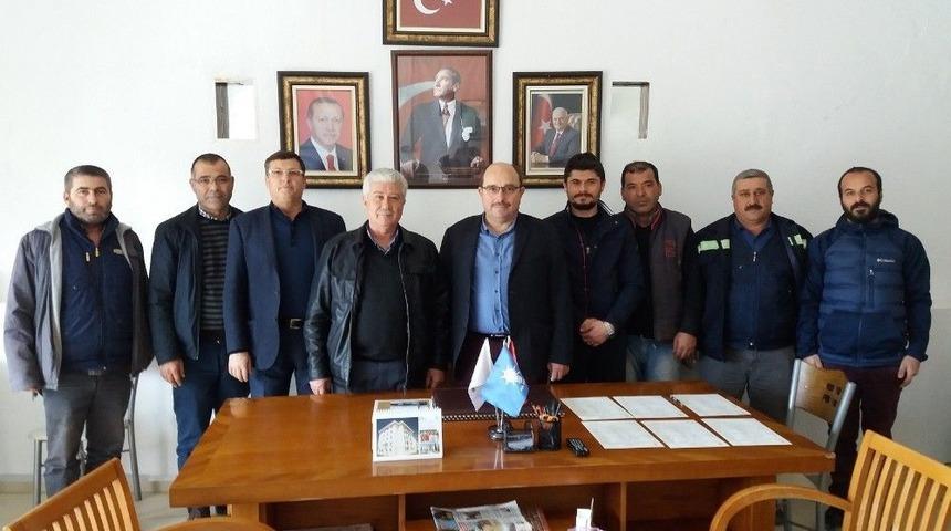 Foça’da Ak Parti’ye Katılımlar Devam Ediyor