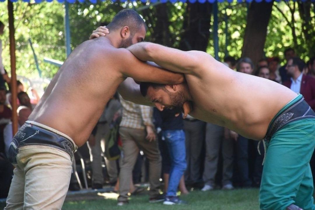 Yeşilyurt&rsquo;ta Karakucak G&uuml;reşleri Coşkusu