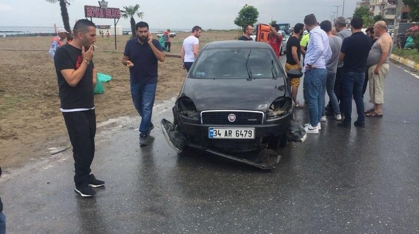 Otomobil S&uuml;r&uuml;c&uuml;s&uuml; Direksiyon Hakimiyetini Kaybederek Ref&uuml;je &Ccedil;ıktı: 1 Yaralı