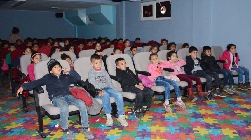 Köyde Yaşayan 3 Bin Çocuk İlk Kez Sinema İzleyecek