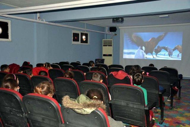 Köyde Yaşayan 3 Bin Çocuk İlk Kez Sinema İzleyecek 1