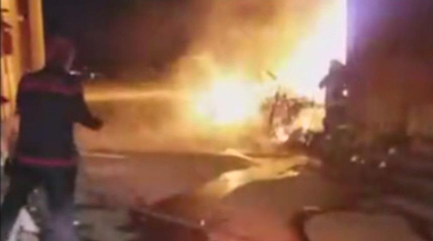 K&uuml;tahya&rsquo;daki Yangında 3 Ara&ccedil; Ve 1 Motosiklet Yandı