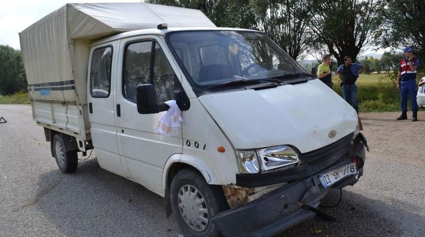 Şuhut&rsquo;ta D&uuml;ğ&uuml;n Konvoyunda Zincirleme Kaza