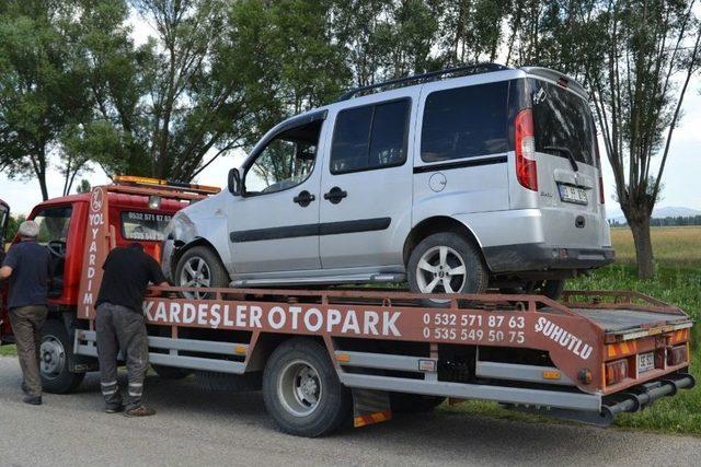 Şuhut&rsquo;ta D&uuml;ğ&uuml;n Konvoyunda Zincirleme Kaza 3