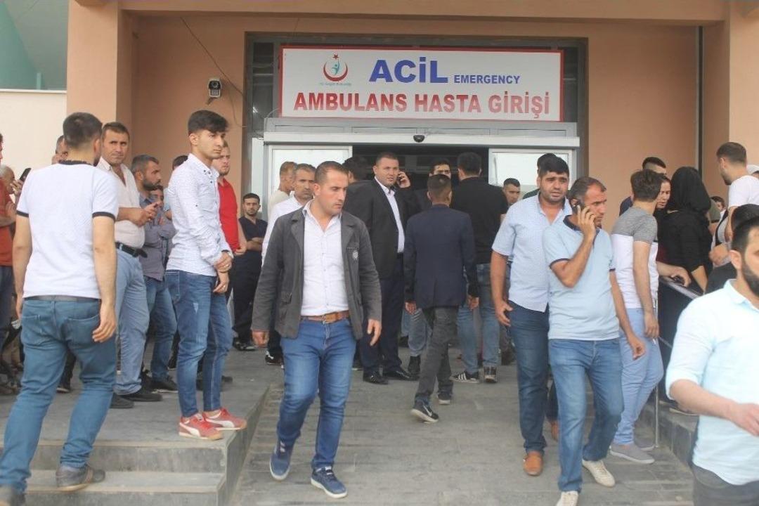 Piknikteki &Ouml;ğrencilere Yıldırım &Ccedil;arptı: 12 Yaralı