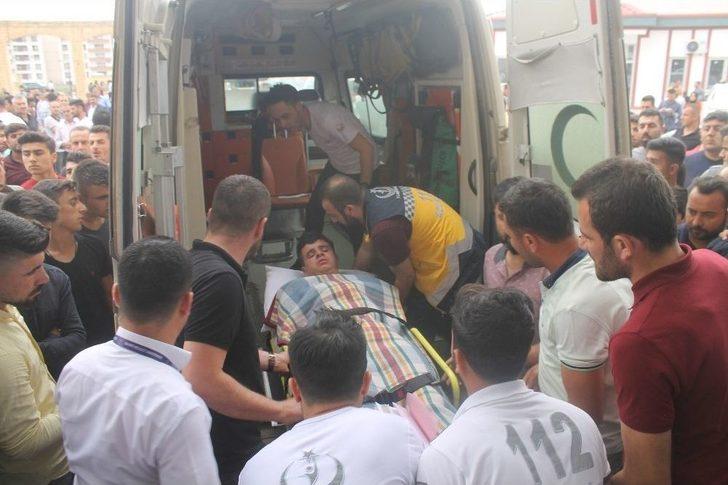 Piknikteki Öğrencilere Yıldırım Çarptı: 12 Yaralı G5