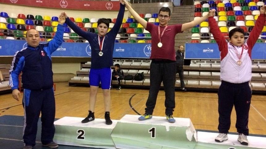 G&uuml;reşte İstanbul Şampiyonu İhlas Koleji&rsquo;nden