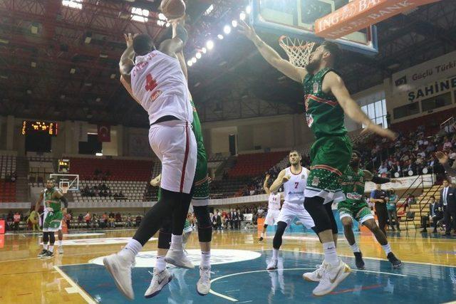 Tahincioğlu Basketbol Süper Ligi: Gaziantep Basketbol: 82 - Banvit: 63