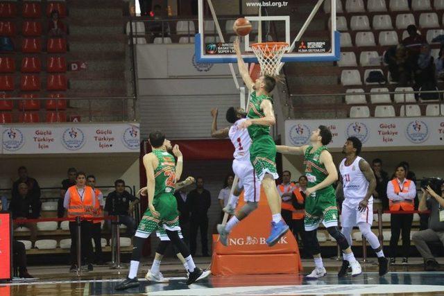 Tahincioğlu Basketbol Süper Ligi: Gaziantep Basketbol: 82 - Banvit: 63