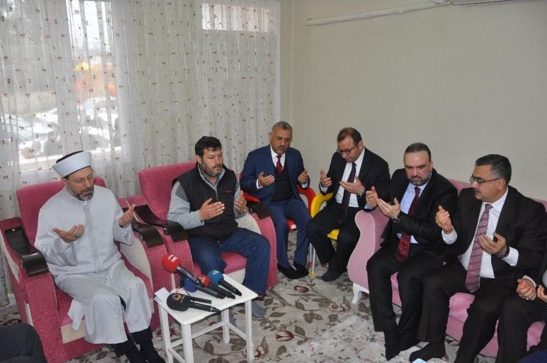 Diyanet İşleri Başkanı Erbaş, Şehit Fatma Avlar&rsquo;ın Ailesini Ziyaret Etti