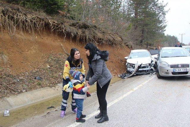 Abant Tabiat Parkı Yolunda Trafik Kazası: 8 Yaralı