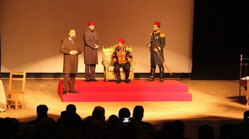 “gök Sultan Abdülhamit Han” Adlı Tiyatro Oyunu Beyşehirli Tiyatro Severlerle Buluştu