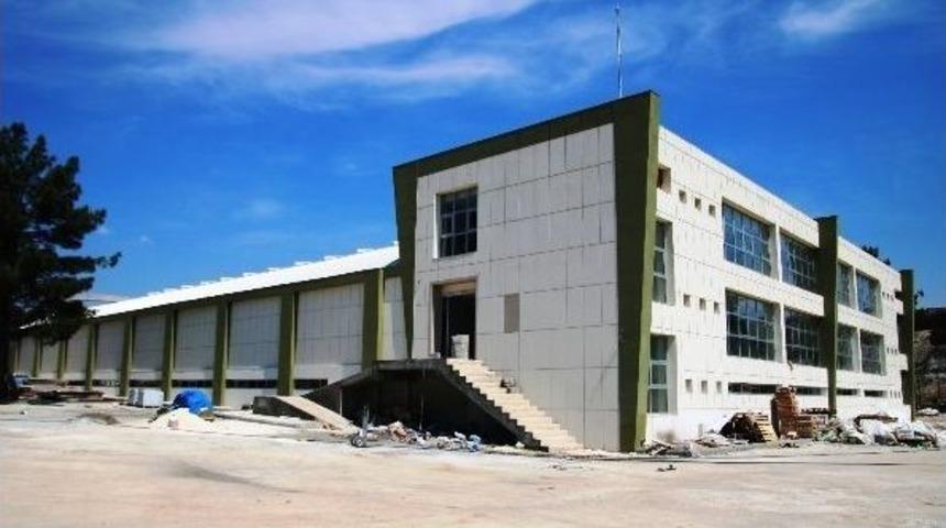 Şanlıurfa&rsquo;da Yarı Olimpik Y&uuml;zme Havuzu İnşaatı S&uuml;r&uuml;yor