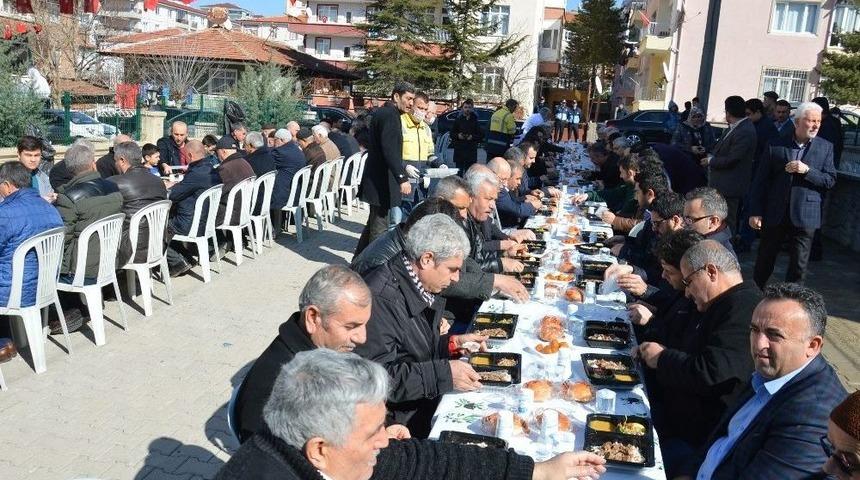 Şehit Pilot Mut İ&ccedil;in Yemek Verildi
